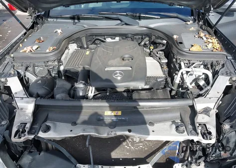 2017 Mercedes-Benz Glc 300 4Matic z USA, uszkodzony, nr VIN WDC0G4KB6HF132829